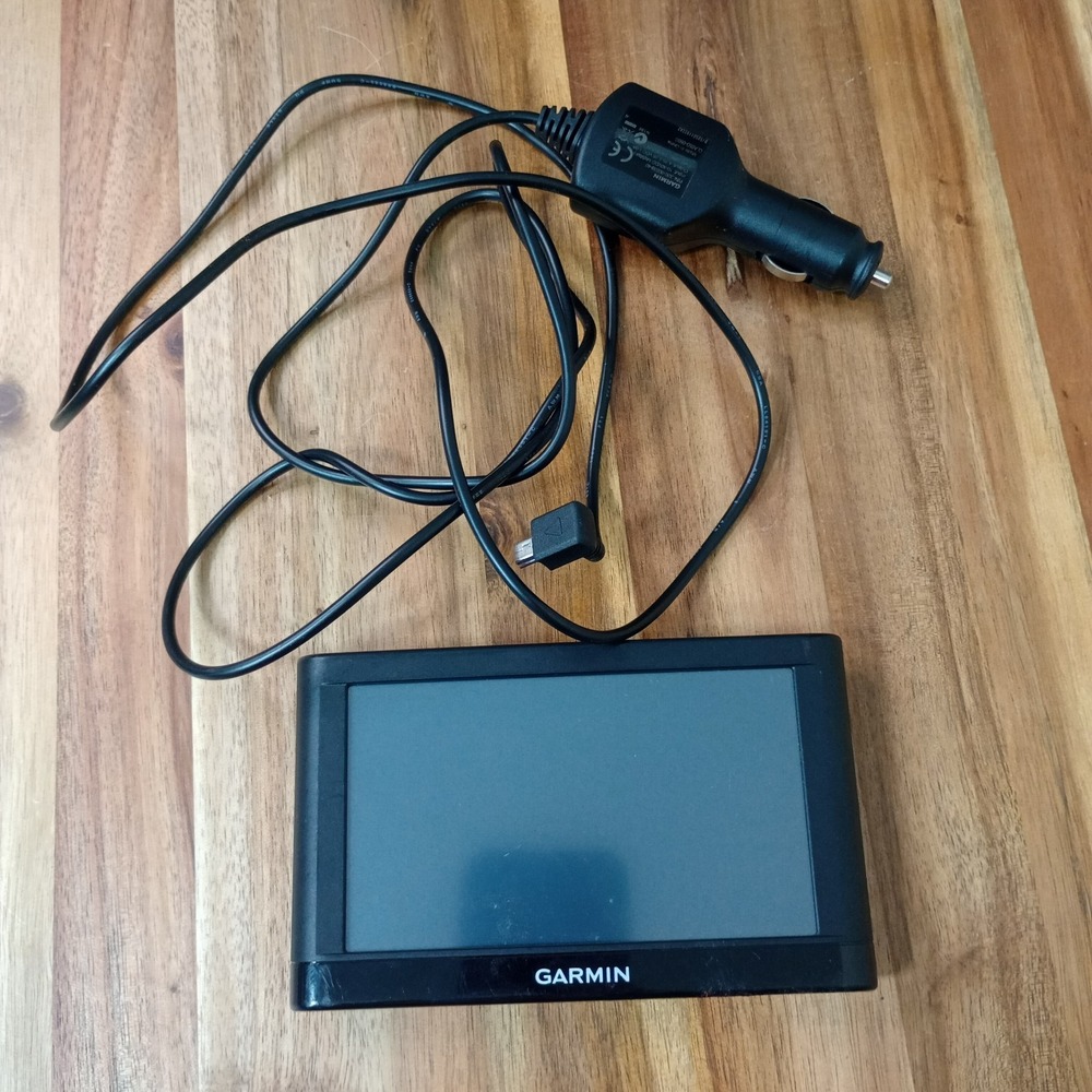 Garmin nuvi 55LM‎ 5" Portable GPS Unit with Car Charger Bundle
